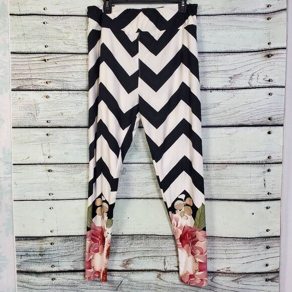 LuLaRoe TC2 Chevron Floral Leggings Black White Pink Simply Comfortable Stretch - Picture 2 of 7